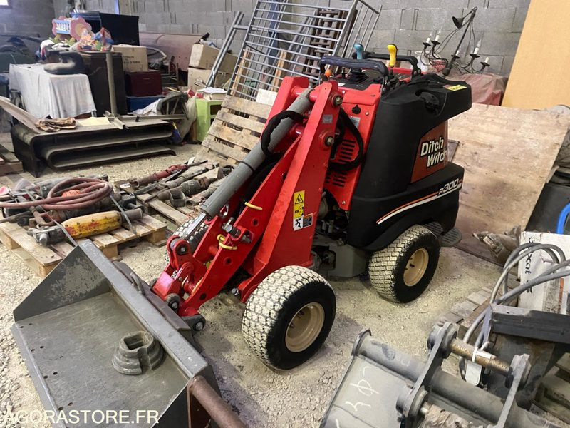 PORTE-OUTILS DITCH WITCH ZAHN R300 - 로더 : 사진 1 PORTE-OUTILS DITCH WITCH ZAHN R300 - 로더 : 사진 1