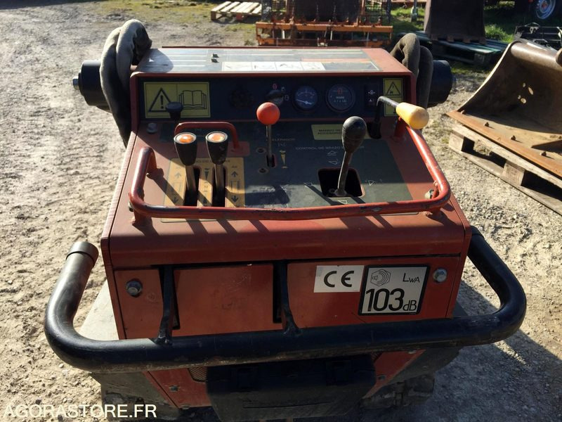 PORTE OUTILS à chenilles DITCH WITCH SK500 - 로더 : 사진 4 PORTE OUTILS à chenilles DITCH WITCH SK500 - 로더 : 사진 4