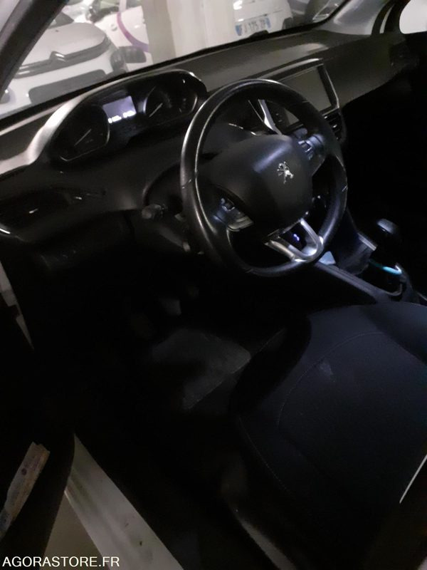 Peugeot 208 - 2016 - 181646kms - 차량 : 사진 5 Peugeot 208 - 2016 - 181646kms - 차량 : 사진 5