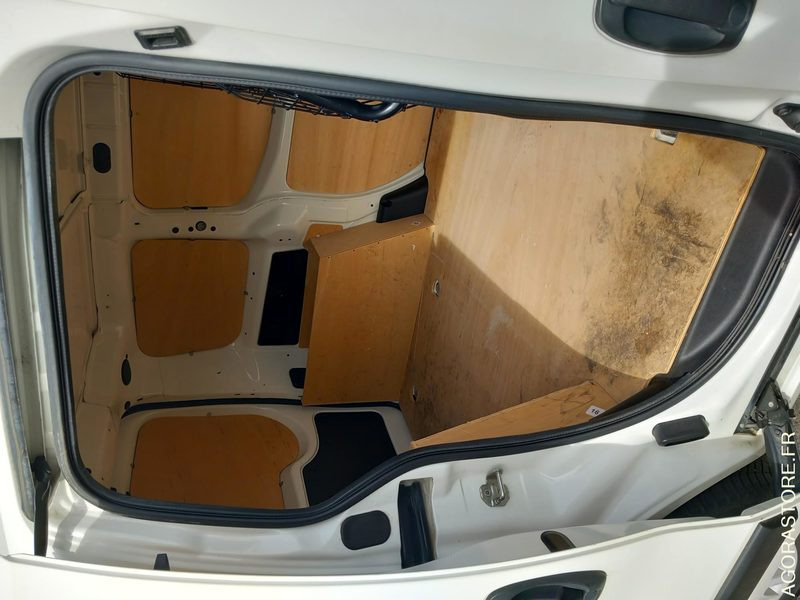 Peugeot Bipper 1.3 HDi FAP 75 cv - 113 000 km - MOTEUR HS - CK-682-DE - 소형 밴 : 사진 4 Peugeot Bipper 1.3 HDi FAP 75 cv - 113 000 km - MOTEUR HS - CK-682-DE - 소형 밴 : 사진 4