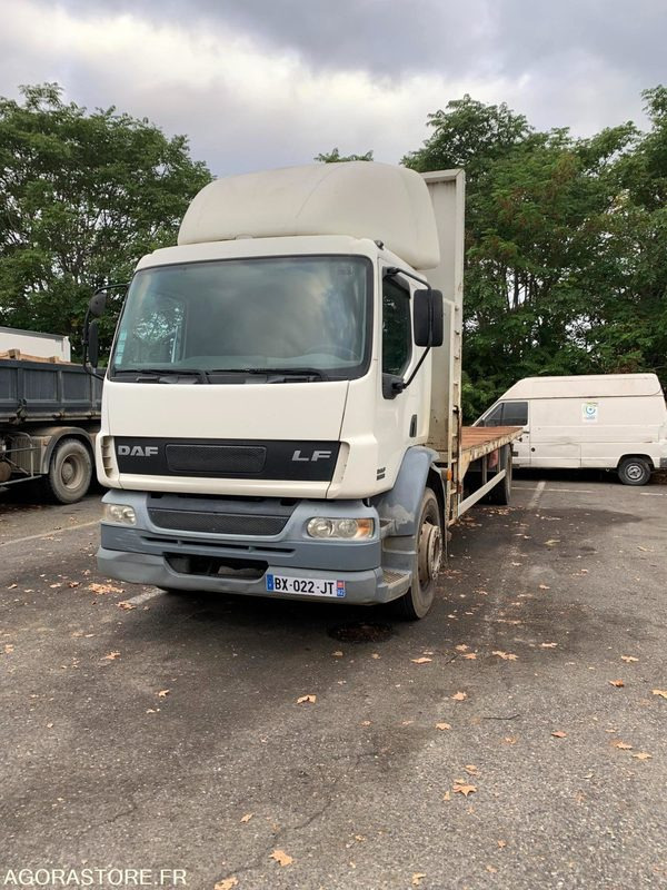 Porteur plateau DAF LF 18.250 - 2004 - 418000 Kms - 트럭 : 사진 2 Porteur plateau DAF LF 18.250 - 2004 - 418000 Kms - 트럭 : 사진 2