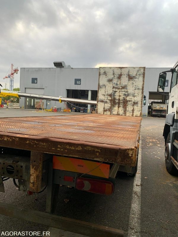 Porteur plateau DAF LF 18.250 - 2004 - 418000 Kms - 트럭 : 사진 3 Porteur plateau DAF LF 18.250 - 2004 - 418000 Kms - 트럭 : 사진 3