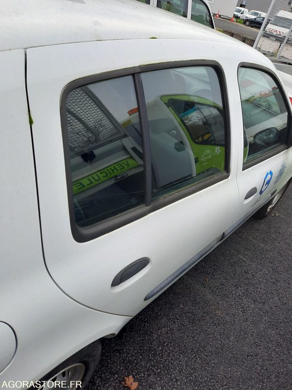 RENAULT CLIO - 2004 - 77850KM - 차량 : 사진 3 RENAULT CLIO - 2004 - 77850KM - 차량 : 사진 3