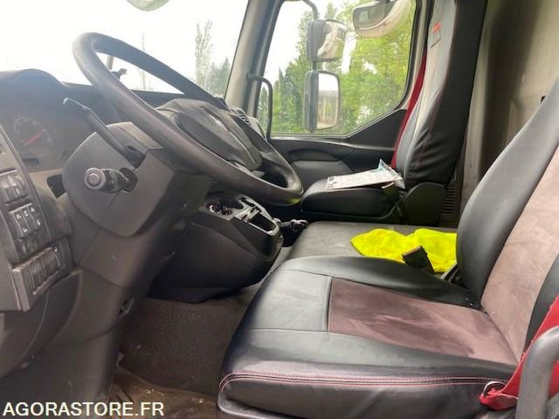 RENAULT FOURGON HAYON D12 - 트럭 : 사진 2 RENAULT FOURGON HAYON D12 - 트럭 : 사진 2