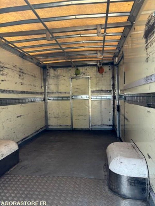RENAULT MASTER DIESEL 350314 kms - 패널 밴 : 사진 5 RENAULT MASTER DIESEL 350314 kms - 패널 밴 : 사진 5