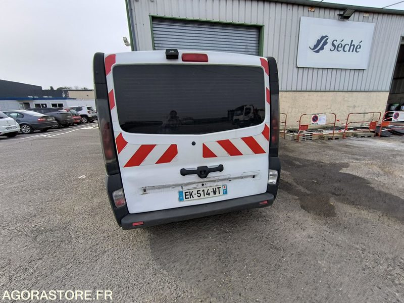 RENAULT TRAFIC - 283 019 KM - 2006 -EK-514-WT - 패널 밴 : 사진 3 RENAULT TRAFIC - 283 019 KM - 2006 -EK-514-WT - 패널 밴 : 사진 3