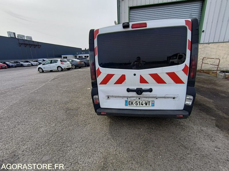 RENAULT TRAFIC - 283 019 KM - 2006 -EK-514-WT - 패널 밴 : 사진 4 RENAULT TRAFIC - 283 019 KM - 2006 -EK-514-WT - 패널 밴 : 사진 4