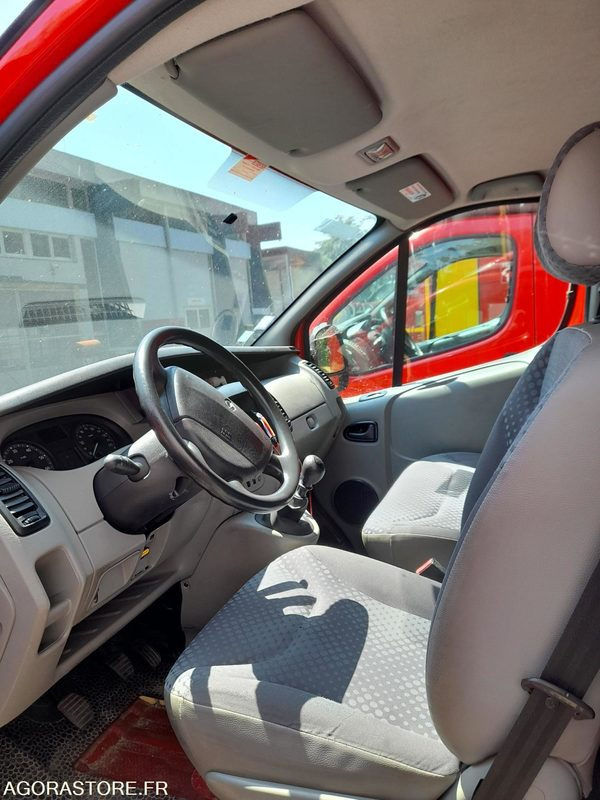 RENAULT Trafic II Fourgon Phase 2 L2H2 1200kg 2.0 dCi 16V 115 cv (MECA 562) - 패널 밴 : 사진 4 RENAULT Trafic II Fourgon Phase 2 L2H2 1200kg 2.0 dCi 16V 115 cv (MECA 562) - 패널 밴 : 사진 4