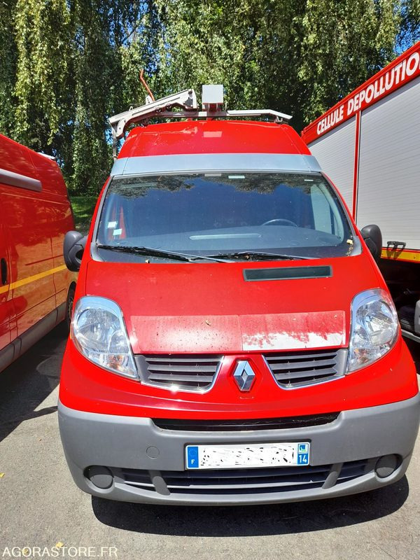 RENAULT Trafic II Fourgon Phase 2 L2H2 1200kg 2.0 dCi 16V 115 cv (MECA 562) - 패널 밴 : 사진 2 RENAULT Trafic II Fourgon Phase 2 L2H2 1200kg 2.0 dCi 16V 115 cv (MECA 562) - 패널 밴 : 사진 2