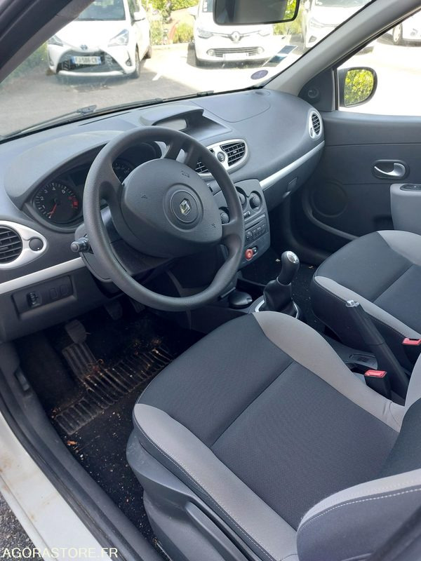 Renault Clio Blanche BW707VC de 2011 - 100300 km - 차량 : 사진 3 Renault Clio Blanche BW707VC de 2011 - 100300 km - 차량 : 사진 3