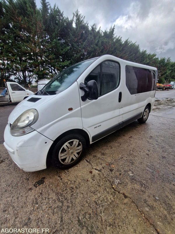 Renault trafic passenger 1.9 dci 100 cv 244744 kms CLIM ,CHAUDIERE - 소형 버스, 승합차 : 사진 1 Renault trafic passenger 1.9 dci 100 cv 244744 kms CLIM ,CHAUDIERE - 소형 버스, 승합차 : 사진 1
