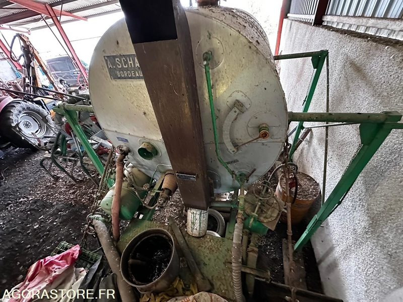 Repandeuse à bitume liquide sur berce - Schars - EPACCB 435 - 2500L 3Bars - 1987 - 아스팔트 살폭;; : 사진 2 Repandeuse à bitume liquide sur berce - Schars - EPACCB 435 - 2500L 3Bars - 1987 - 아스팔트 살폭;; : 사진 2