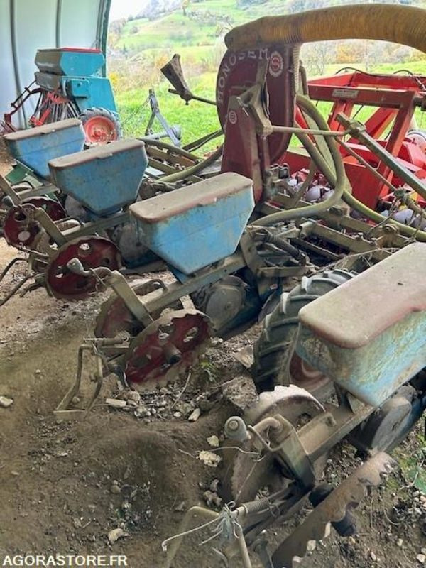 SEMOIR MONOSEM 4 RANGS - 농업용 기계 : 사진 3 SEMOIR MONOSEM 4 RANGS - 농업용 기계 : 사진 3