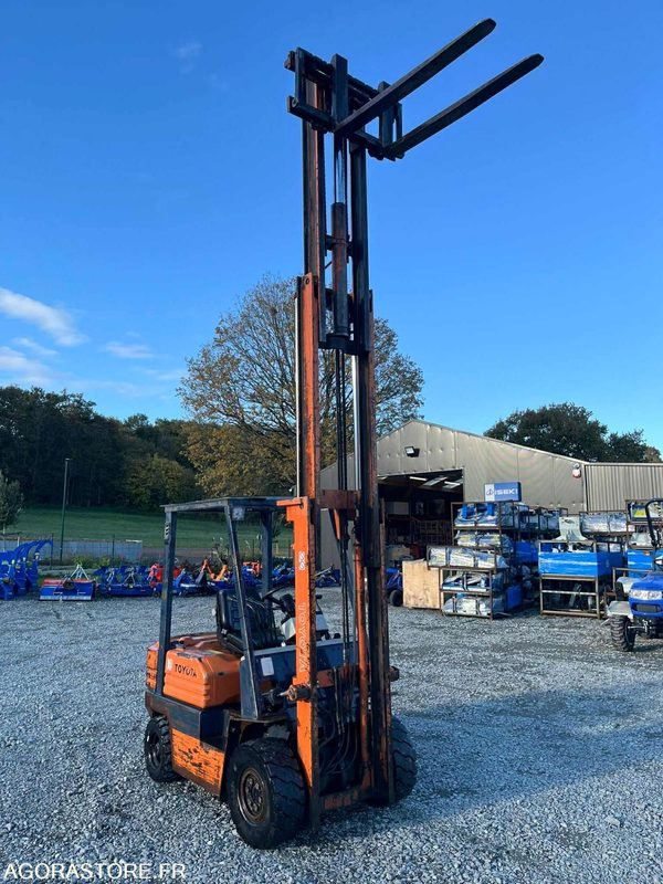 TOYOTA chariot levée libre TOYOTA 025FD18 Diesel - 디젤 지게차 : 사진 4 TOYOTA chariot levée libre TOYOTA 025FD18 Diesel - 디젤 지게차 : 사진 4