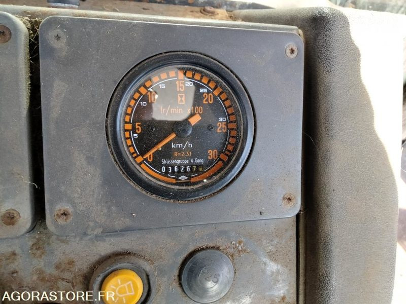 TRACTEUR CHARGEUR RENAULT 754 - 70 CV - 장궤형 트랙터 : 사진 5 TRACTEUR CHARGEUR RENAULT 754 - 70 CV - 장궤형 트랙터 : 사진 5