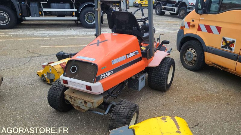Tondeuse tractée KUBOTA F360 - 2003 - 정원 모어 : 사진 2 Tondeuse tractée KUBOTA F360 - 2003 - 정원 모어 : 사진 2