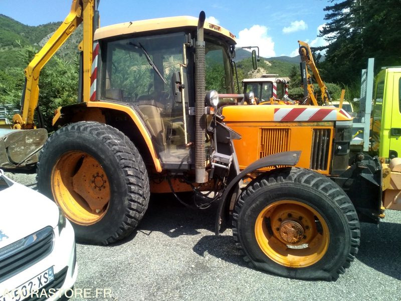 Tracteur John Deere 6220 4X4 - 2006 - 10558 heures avec épareuse NOREMAT Tonica - 농업용 기계 : 사진 3 Tracteur John Deere 6220 4X4 - 2006 - 10558 heures avec épareuse NOREMAT Tonica - 농업용 기계 : 사진 3
