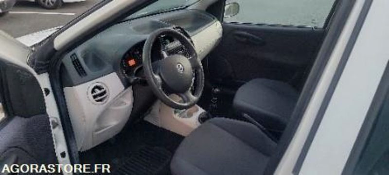 Fiat punto 137166 kms 2005 - 차량 : 사진 5 Fiat punto 137166 kms 2005 - 차량 : 사진 5
