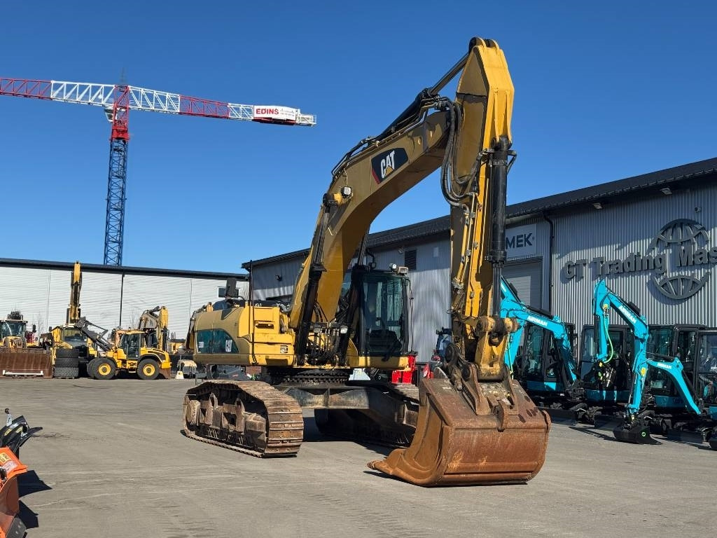 CAT 330 D L - 크롤러 굴삭기 : 사진 2 CAT 330 D L - 크롤러 굴삭기 : 사진 2