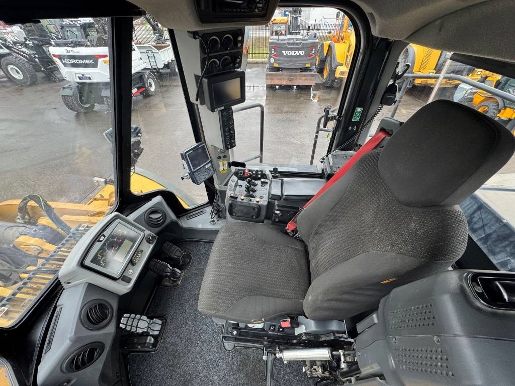 휠 로더 CAT 980M : 사진 11