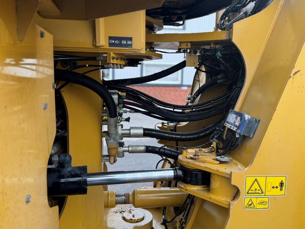 휠 로더 CAT 980M : 사진 9