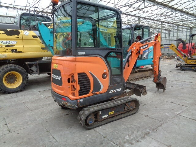 Doosan DX19 - 미니 굴삭기 : 사진 2 Doosan DX19 - 미니 굴삭기 : 사진 2