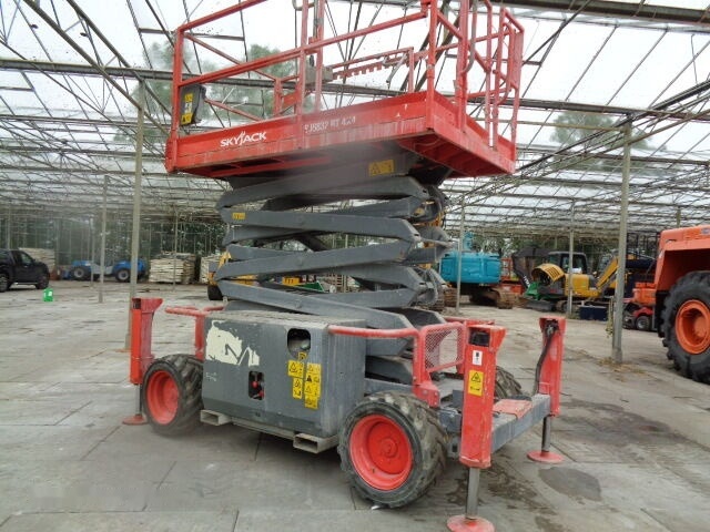 Skyjack SJ 6832 RT - 시저 리프트 : 사진 1 Skyjack SJ 6832 RT - 시저 리프트 : 사진 1