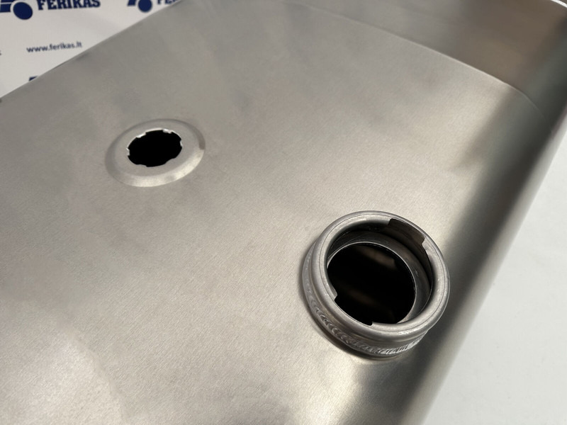 Iveco New aluminum fuel tank 350L - 연료 탱크 트럭 용 : 사진 3 Iveco New aluminum fuel tank 350L - 연료 탱크 트럭 용 : 사진 3