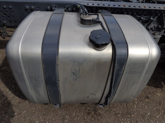Mercedes-Benz fuel tank with brackets - 연료 탱크 트럭 용 : 사진 1 Mercedes-Benz fuel tank with brackets - 연료 탱크 트럭 용 : 사진 1