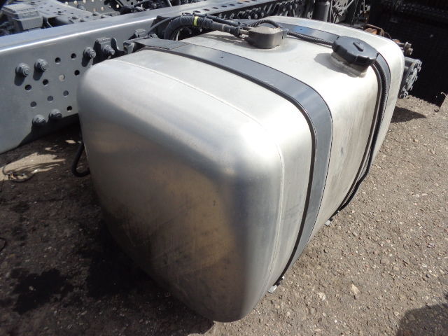 Mercedes-Benz fuel tank with brackets - 연료 탱크 트럭 용 : 사진 3 Mercedes-Benz fuel tank with brackets - 연료 탱크 트럭 용 : 사진 3