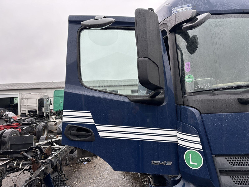 Mercedes-Benz right side low-roof cab doors - 도어 및 부품 트럭 용 : 사진 1 Mercedes-Benz right side low-roof cab doors - 도어 및 부품 트럭 용 : 사진 1
