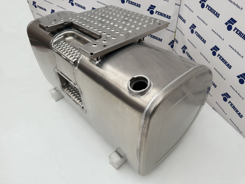Volvo New aluminum fuel tank 550L - 연료 탱크 트럭 용 : 사진 2 Volvo New aluminum fuel tank 550L - 연료 탱크 트럭 용 : 사진 2