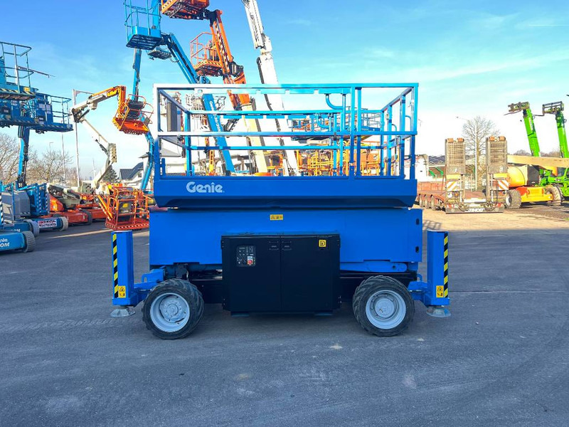 Genie GS4069 RT diesel 4x4 14m (1834) - 시저 리프트 : 사진 2 Genie GS4069 RT diesel 4x4 14m (1834) - 시저 리프트 : 사진 2