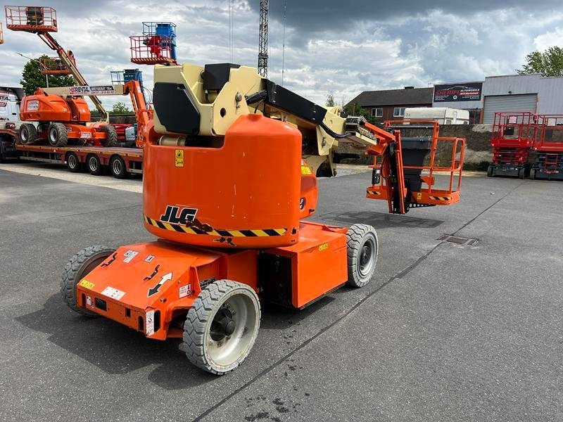 JLG E400AJPN elektro 14m (1779) - 관절 붐 : 사진 3 JLG E400AJPN elektro 14m (1779) - 관절 붐 : 사진 3