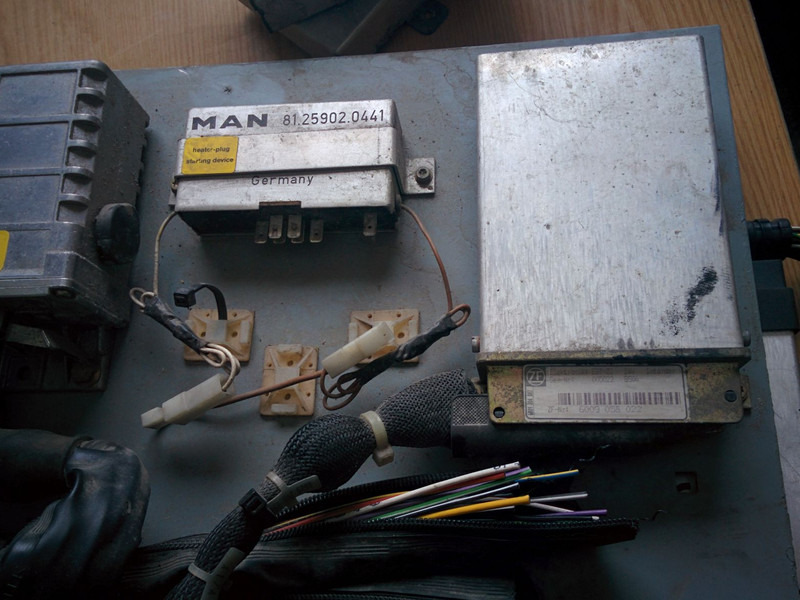 MAN ABS 0265150315 . 0206000008 - ECU : 사진 2 MAN ABS 0265150315 . 0206000008 - ECU : 사진 2