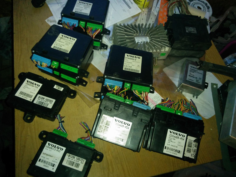 Volvo 20503188-P04.3195082-2 R03 - ECU : 사진 1 Volvo 20503188-P04.3195082-2 R03 - ECU : 사진 1