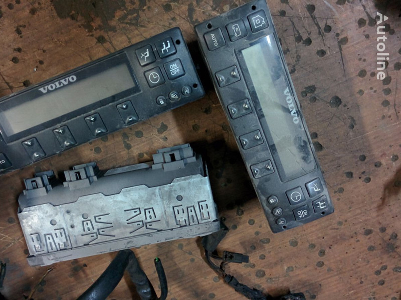 Volvo 20815236-P04. 70327101. 2054900 . 20744283-01. 3192577. 20815236 - ECU : 사진 1 Volvo 20815236-P04. 70327101. 2054900 . 20744283-01. 3192577. 20815236 - ECU : 사진 1