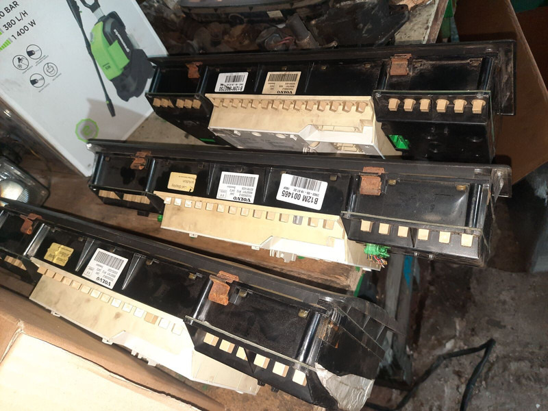 Volvo 70361832-1 . 70361831. 70329201-2 .22205475-P03. 70392912-P01/ - 대시보드 : 사진 3 Volvo 70361832-1 . 70361831. 70329201-2 .22205475-P03. 70392912-P01/ - 대시보드 : 사진 3