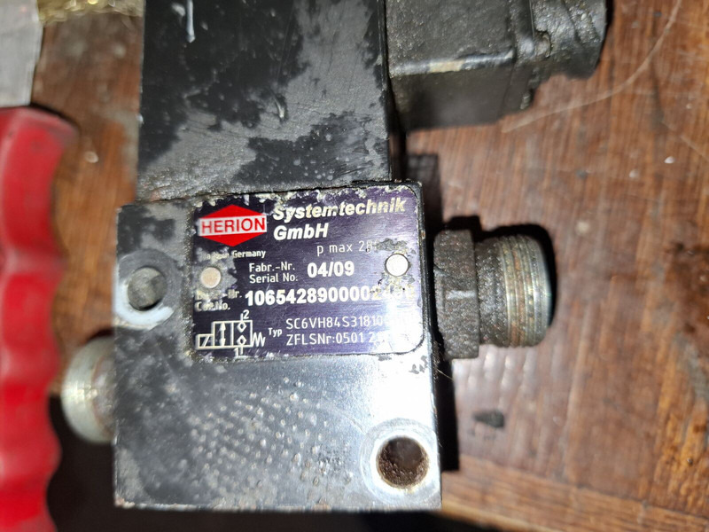 Volvo ZFLS / Herion - 유압 실린더 : 사진 1 Volvo ZFLS / Herion - 유압 실린더 : 사진 1