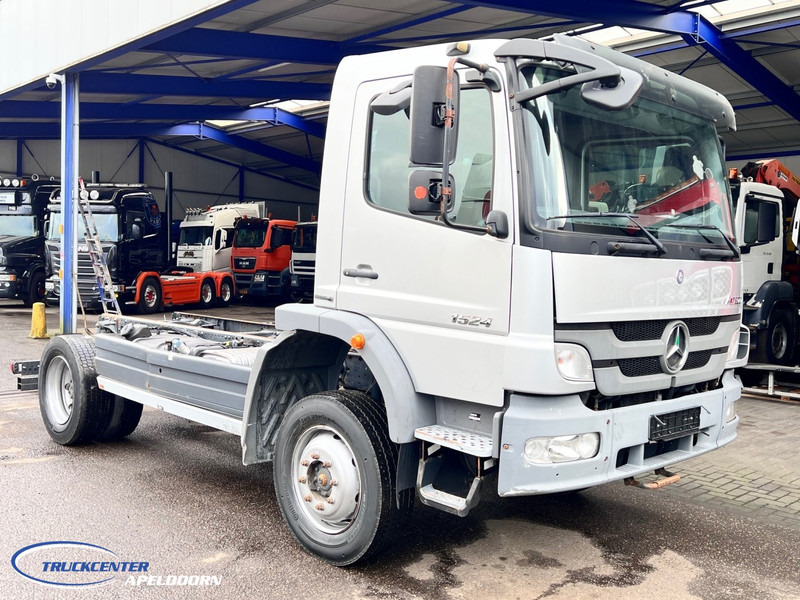 Mercedes-Benz Atego 1524 4x4 Steel springs, Manuel gearbox, Pto - 캡 새시 트럭 : 사진 1 Mercedes-Benz Atego 1524 4x4 Steel springs, Manuel gearbox, Pto - 캡 새시 트럭 : 사진 1