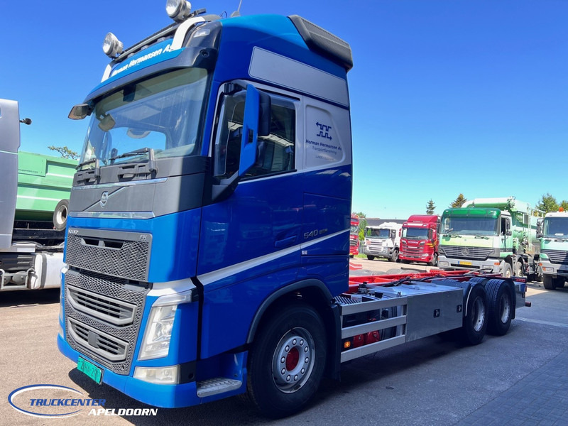 Volvo FH 540 6x4, Dual clutch, XL Globetrotter, PTO, Retarder - 캡 새시 트럭 : 사진 3 Volvo FH 540 6x4, Dual clutch, XL Globetrotter, PTO, Retarder - 캡 새시 트럭 : 사진 3