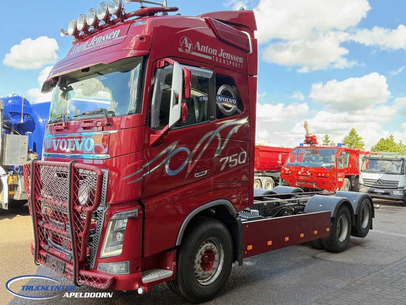 Volvo FH 750 6x4 Tandemlift, Retarder, PTO - 캡 새시 트럭 : 사진 3 Volvo FH 750 6x4 Tandemlift, Retarder, PTO - 캡 새시 트럭 : 사진 3