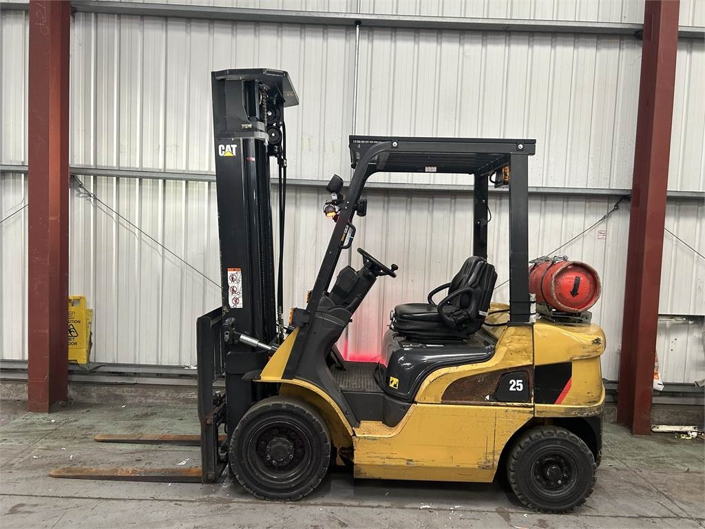 CAT GP25NT - LPG 지게차 : 사진 1 CAT GP25NT - LPG 지게차 : 사진 1