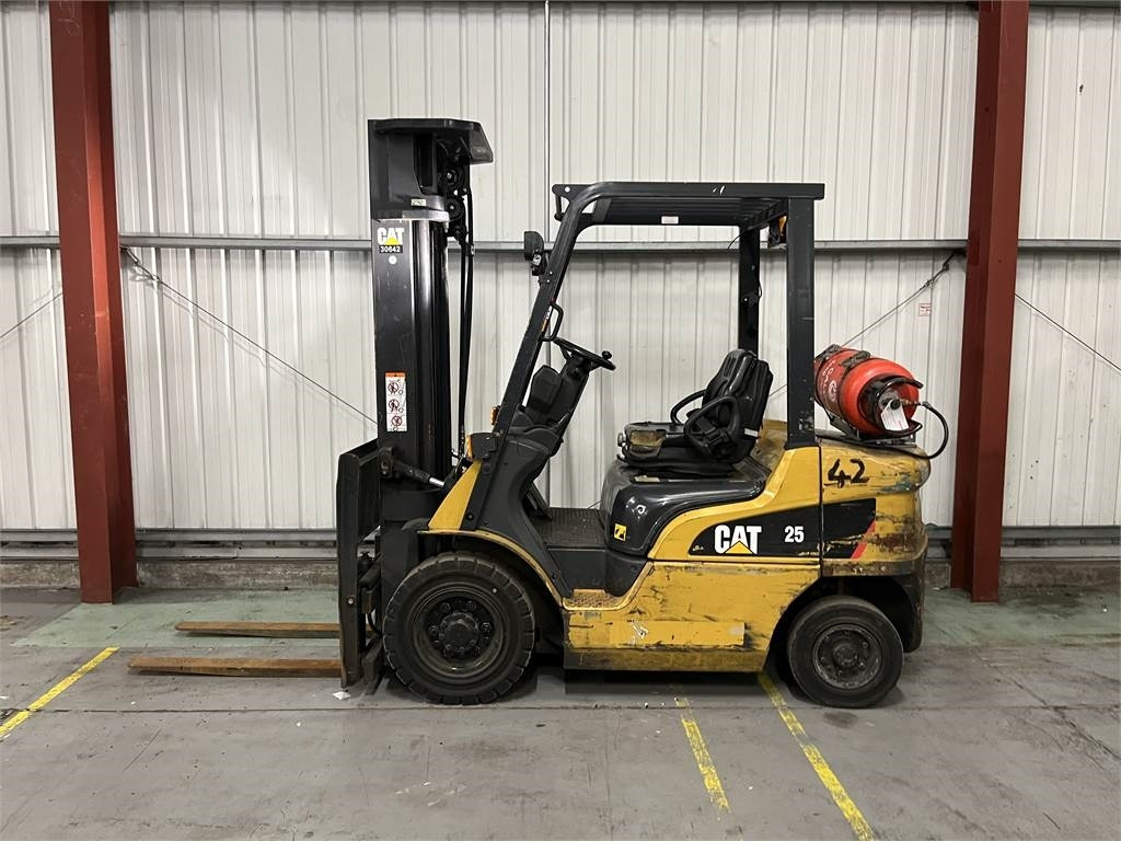 CAT GP25NT - LPG 지게차 : 사진 1 CAT GP25NT - LPG 지게차 : 사진 1