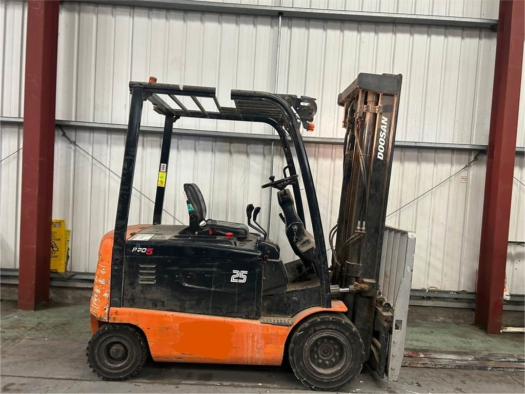 Doosan B25X-5 - 전기 지게차 : 사진 5 Doosan B25X-5 - 전기 지게차 : 사진 5