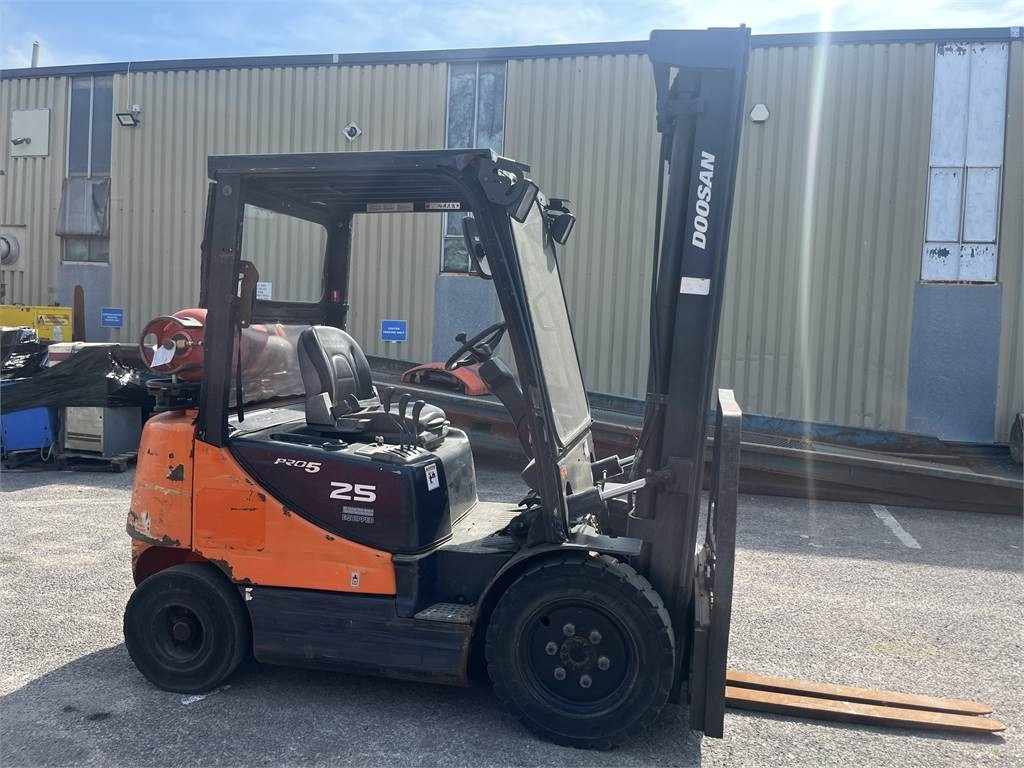 Doosan G25E-5 - LPG 지게차 : 사진 2 Doosan G25E-5 - LPG 지게차 : 사진 2