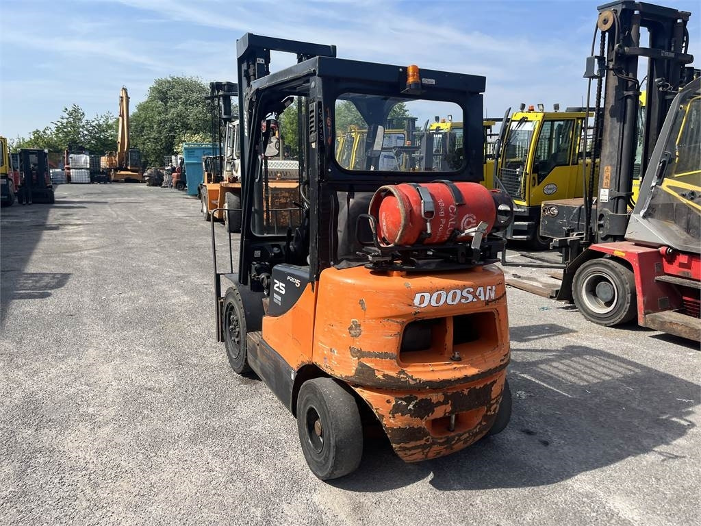 Doosan G25E-5 - LPG 지게차 : 사진 4 Doosan G25E-5 - LPG 지게차 : 사진 4