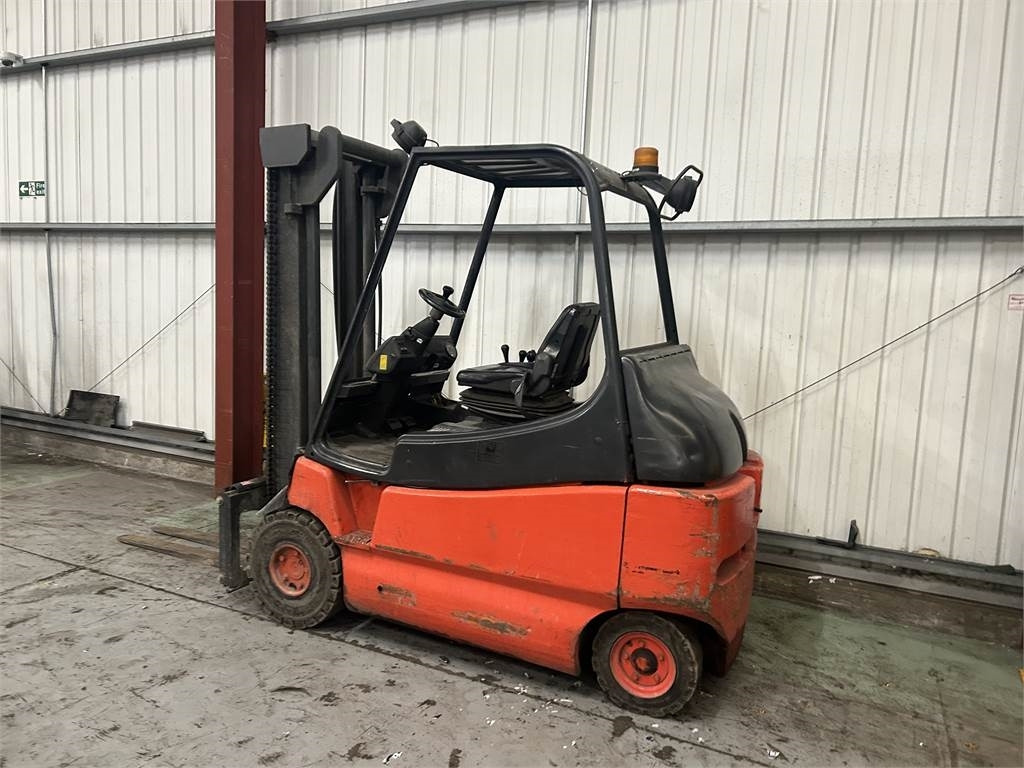 Linde E30-02 - 전기 지게차 : 사진 3 Linde E30-02 - 전기 지게차 : 사진 3