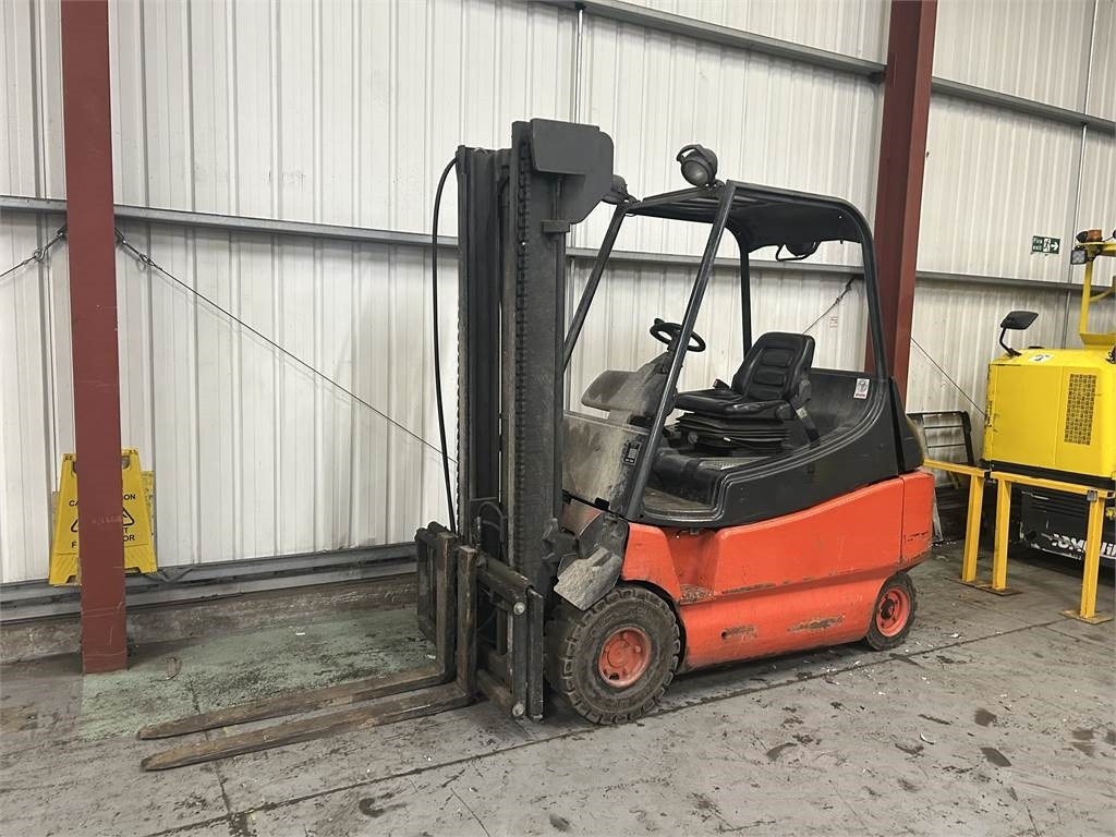 Linde E30-02 - 전기 지게차 : 사진 2 Linde E30-02 - 전기 지게차 : 사진 2