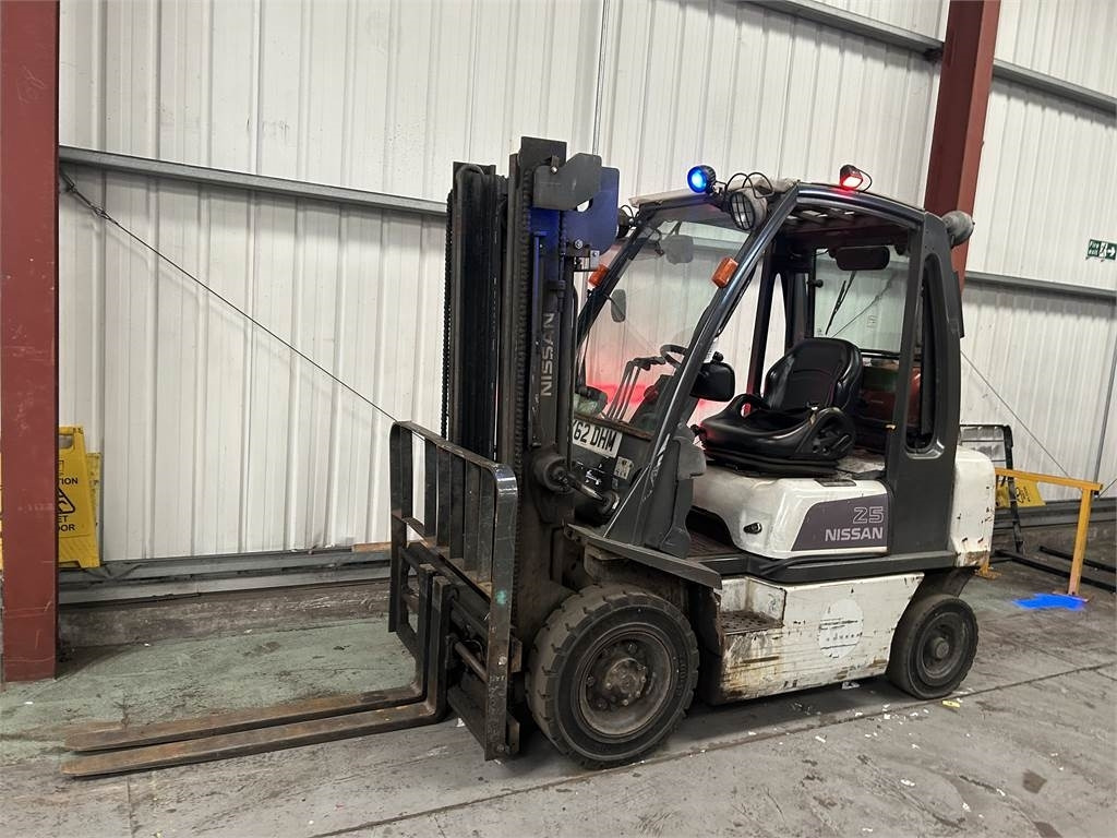 Nissan U1D2A25 - LPG 지게차 : 사진 2 Nissan U1D2A25 - LPG 지게차 : 사진 2